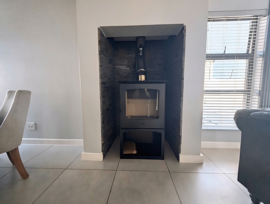 To Let 4 Bedroom Property for Rent in Sandown Western Cape